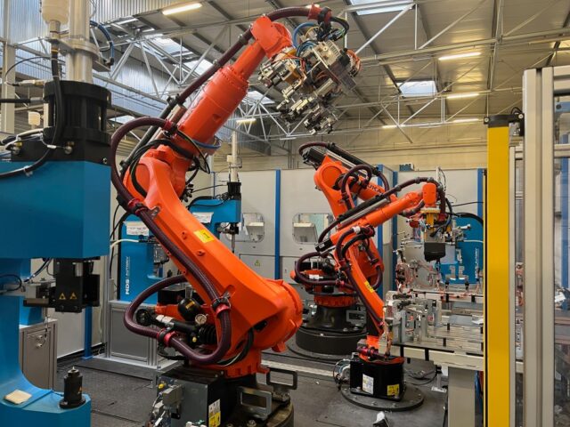 Automatyczne linie montażowe – jak poprawić jakość i wydajność produkcji?