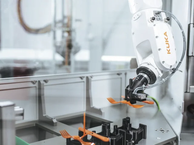 Co może nowy kompaktowy robot 6-osiowy KR Agilus?