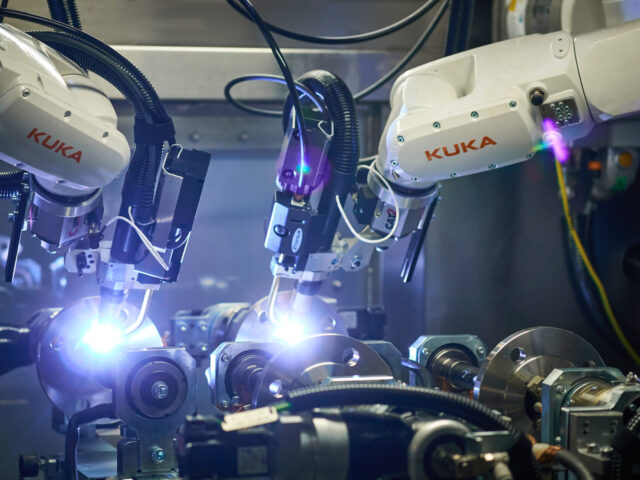 Zaawansowane technologie w spawaniu – rola robotów i automatyzacji